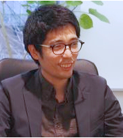 新山 草太 氏